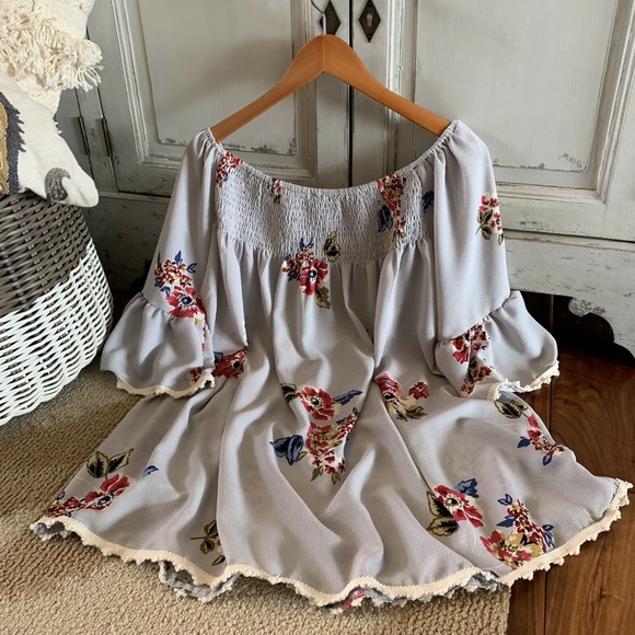 Boutique Grey Floral Off the Shoulder Tunic Blouse - Picture 5 of 8